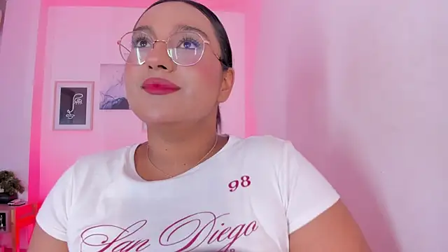 Snapshot of ellamontoya chatting on 01/13/26, 12:20 ellamontoya online show from 01/13/26, 12:20