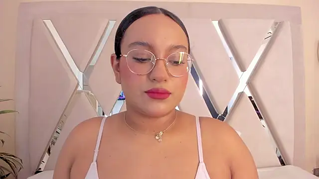 Snapshot of ellamontoya chatting on 01/18/26, 11:02 ellamontoya online show from 01/18/26, 11:02