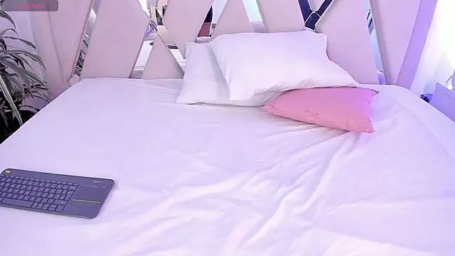 Snapshot of ellamontoya chatting on 02/20/26, 11:45 ellamontoya online show from 02/20/26, 11:45