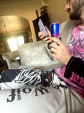 EE123458 online show from 09/19/25, 01:59