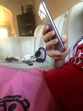 EE123458 online show from 11/28/25, 01:00