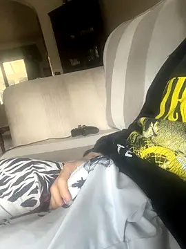 EE123458 online show from 10/31/25, 02:57