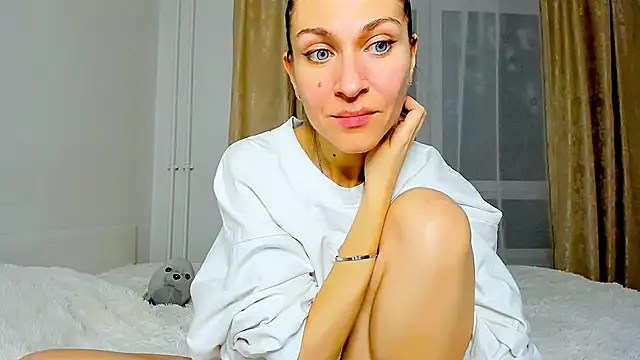 Mona Cruz online show from 02/25/25, 07:38