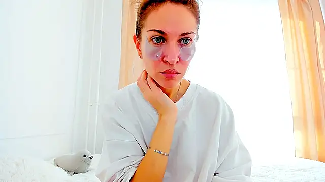 Mona Cruz online show from 02/26/25, 06:19