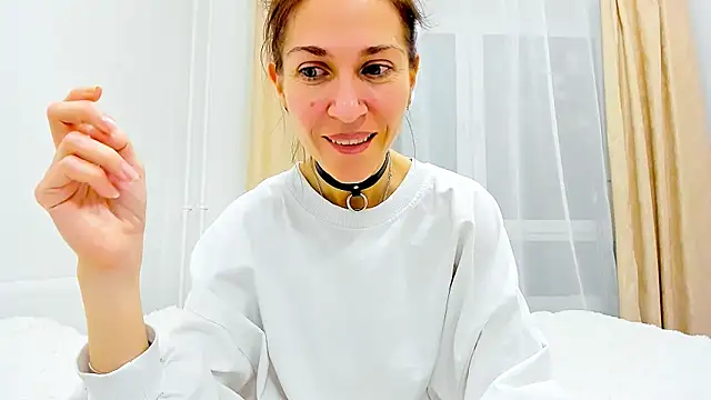 Mona Cruz online show from 02/04/25, 09:20