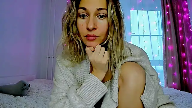 Mona Cruz online show from 12/18/25, 07:46