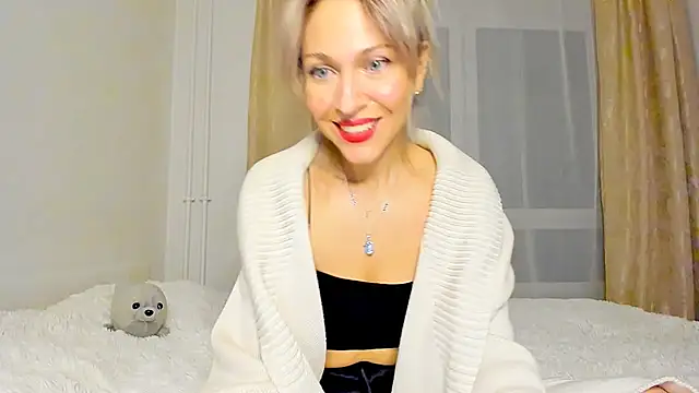 Mona Cruz online show from 03/10/25, 07:40