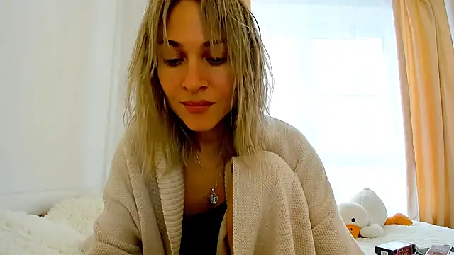 Mona Cruz online show from 02/19/25, 09:06