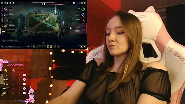 MoonlishSiren online show from 10/24/25, 08:08