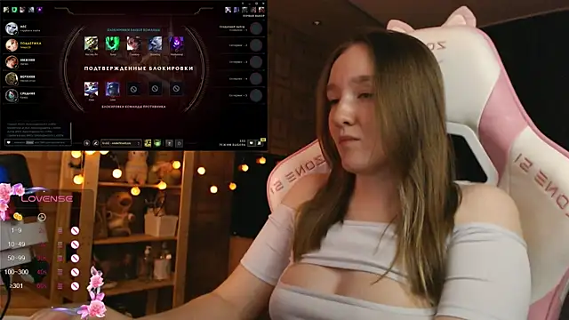 MoonlishSiren online show from 10/26/25, 08:20