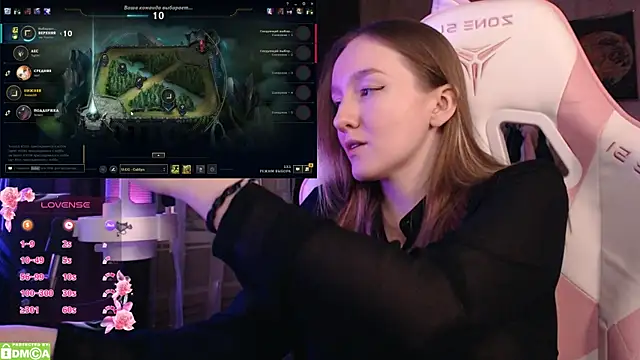Snapshot of MoonlishSiren chatting on 02/14/25, 09:53 MoonlishSiren online show from 02/14/25, 09:53