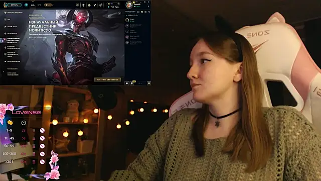 MoonlishSiren online show from 10/29/25, 08:41