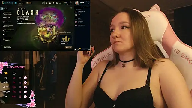 MoonlishSiren online show from 12/14/25, 06:13