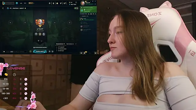Snapshot of MoonlishSiren chatting on 10/11/25, 08:10 MoonlishSiren online show from 10/11/25, 08:10