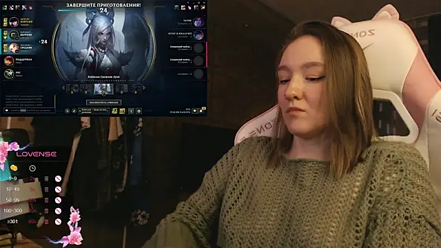 MoonlishSiren online show from 12/15/25, 05:08