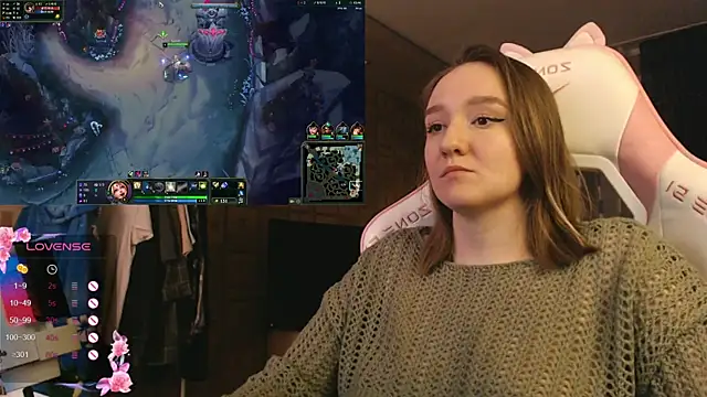 MoonlishSiren online show from 12/17/25, 06:13