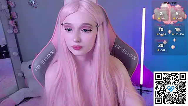 White kitty01 online show from 05/25/26, 12:48