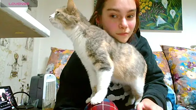 Sophie Bell online show from 02/19/25, 04:44