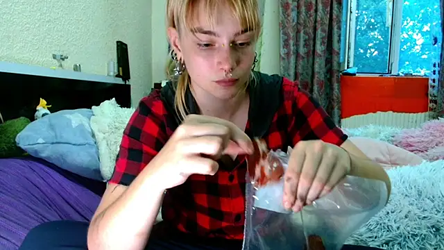Sophie Bell online show from 05/27/26, 05:31