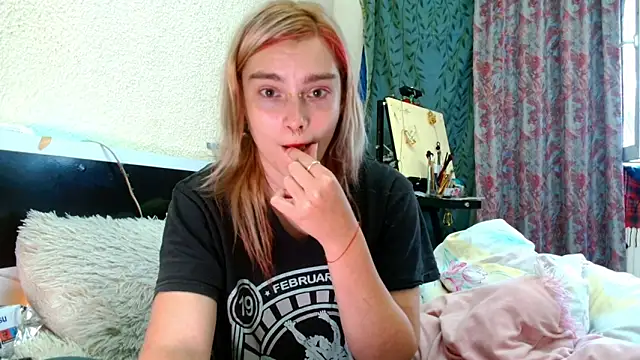 Sophie Bell online show from 05/08/26, 03:16