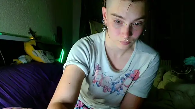 Sophie Bell online show from 05/17/26, 08:09