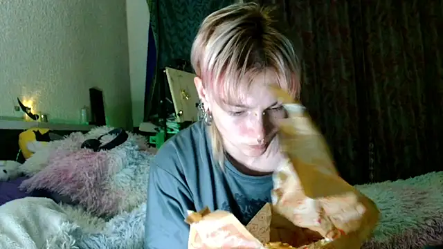 Sophie Bell online show from 05/15/26, 07:45