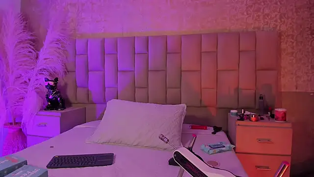 Snapshot of MelodyBliss chatting on 01/09/26, 04:52 MelodyBliss online show from 01/09/26, 04:52