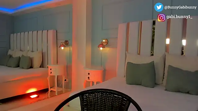 gabi bunny online show from 10/31/25, 05:42