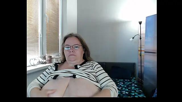 Snapshot of Sweetboobs chatting on 06/07/26, 05:01 Sweetboobs online show from 06/07/26, 05:01