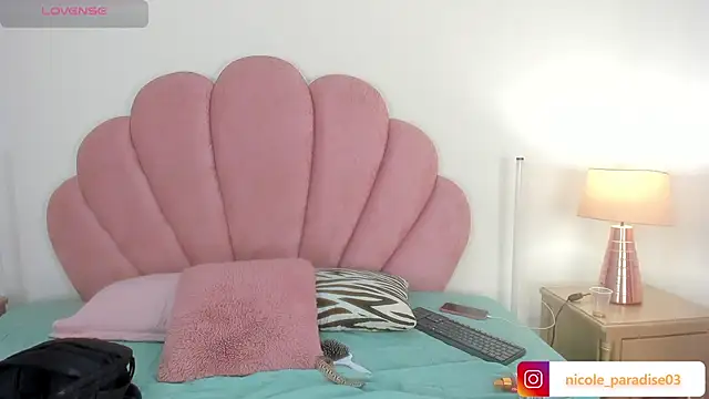 Nicole Paradise online show from 07/18/26, 12:47