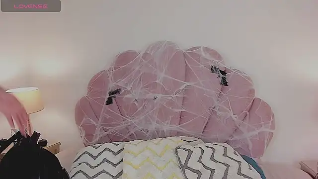 Nicole Paradise online show from 10/10/25, 12:17