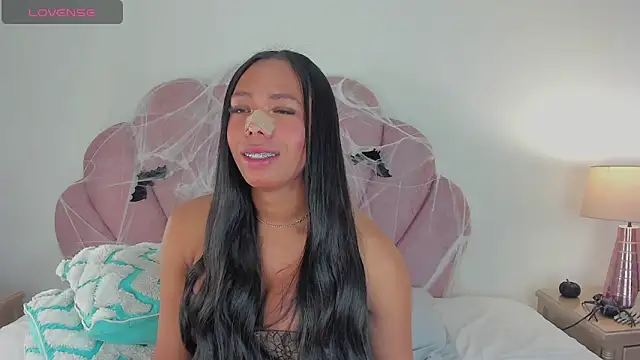 Nicole Paradise online show from 10/15/25, 12:02