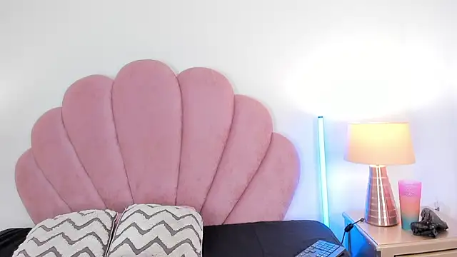 Nicole Paradise online show from 01/17/26, 12:31