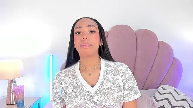 Nicole Paradise online show from 12/20/25, 12:52