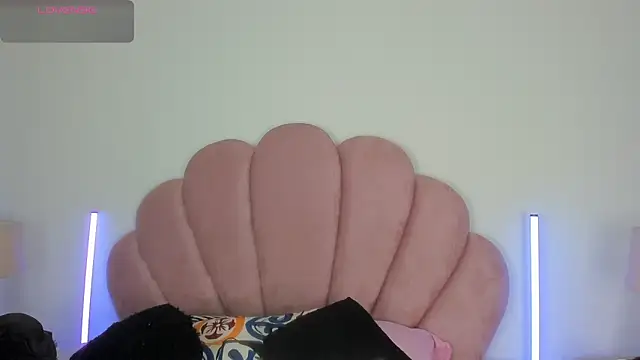 Snapshot of Nicole_Paradise chatting on 05/14/26, 01:30 Nicole Paradise online show from 05/14/26, 01:30