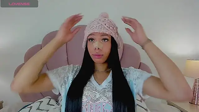 Nicole Paradise online show from 10/09/25, 12:28