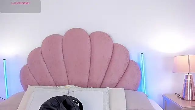 Nicole Paradise online show from 03/06/26, 12:44