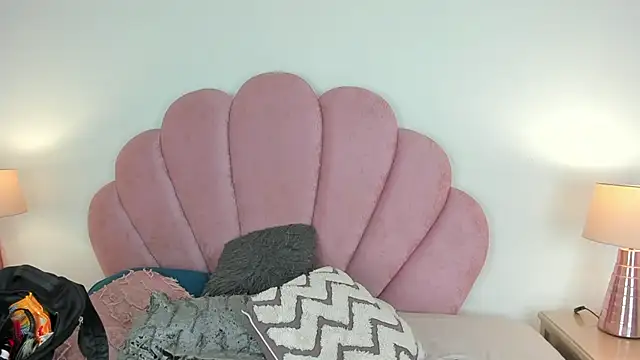 Nicole Paradise online show from 11/26/25, 12:49