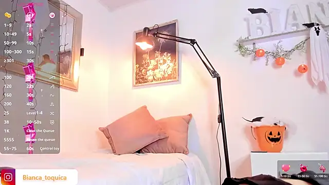 biancatokic online show from 10/31/25, 07:10