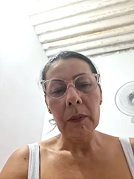 Snapshot of Mia-funny20 chatting on 10/14/25, 09:04 Mia-funny20 online show from 10/14/25, 09:04