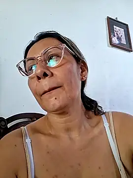 Snapshot of Mia-funny20 chatting on 11/23/25, 04:17 Mia-funny20 online show from 11/23/25, 04:17