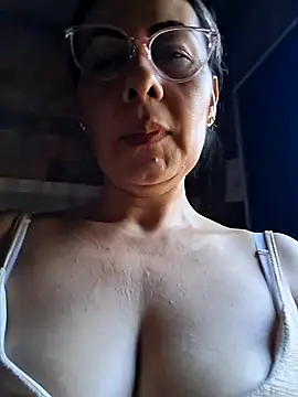 Snapshot of Mia-funny20 chatting on 11/06/25, 08:46 Mia-funny20 online show from 11/06/25, 08:46