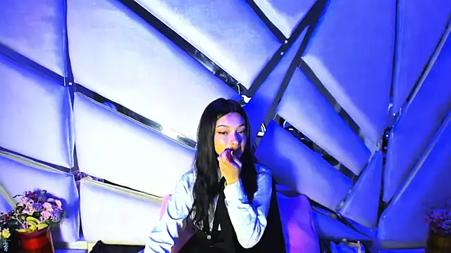 Aurora 18 online show from 10/30/25, 02:36