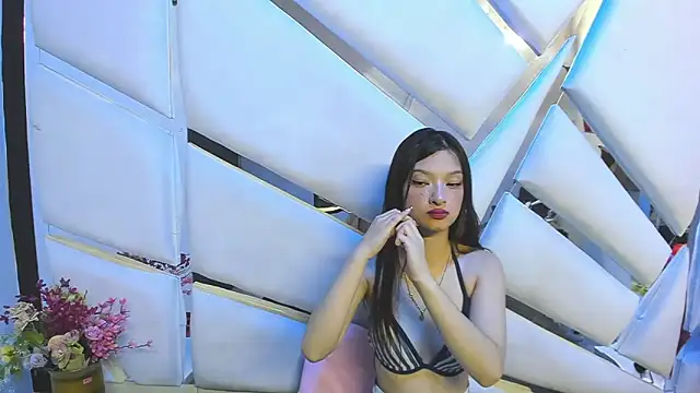 Aurora 18 online show from 04/13/26, 02:32