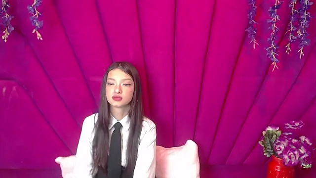 Aurora 18 online show from 04/08/26, 02:18