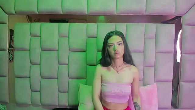 Aurora 18 online show from 11/12/25, 02:32