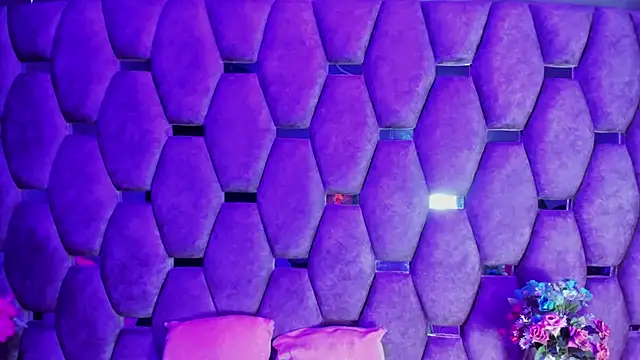 Aurora 18 online show from 12/22/25, 02:17