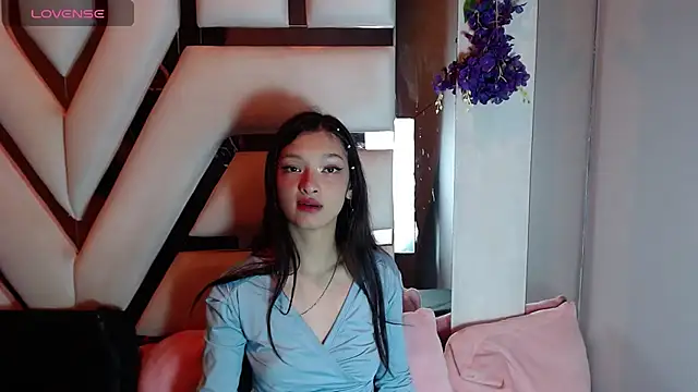 Snapshot of Aurora_18 chatting on 04/23/26, 02:40 Aurora 18 online show from 04/23/26, 02:40
