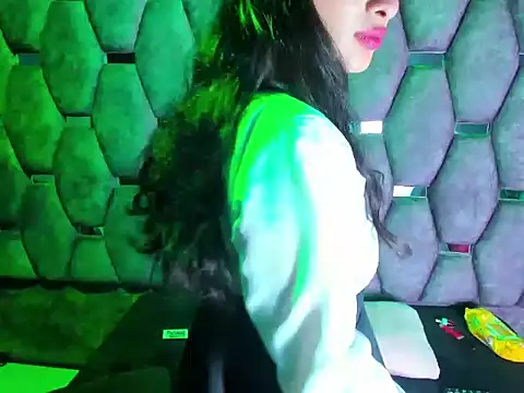 Aurora 18 online show from 01/08/26, 02:45