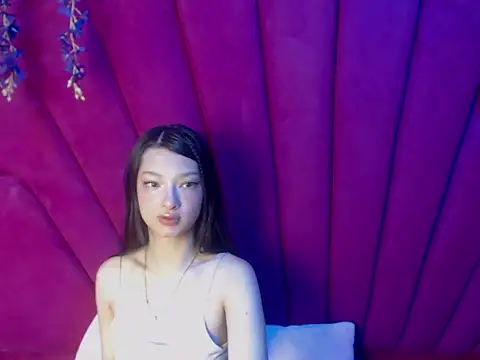 Aurora 18 online show from 04/14/26, 02:33